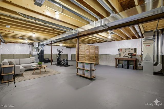 1236 Selena Grove, Uniontown, OH 44685