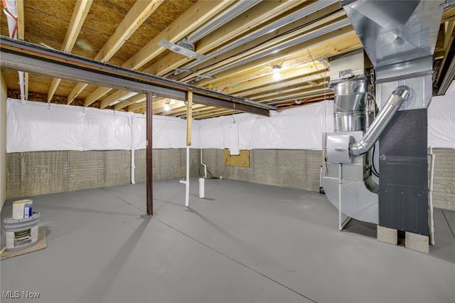 1236 Selena Grove, Uniontown, OH 44685