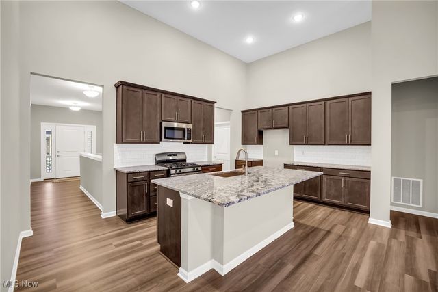 1236 Selena Grove, Uniontown, OH 44685