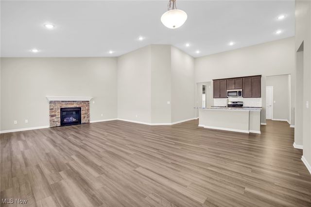 1236 Selena Grove, Uniontown, OH 44685