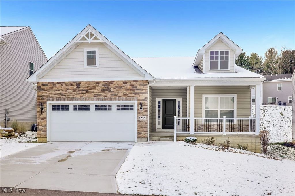 1236 Selena Grove, Uniontown, OH 44685