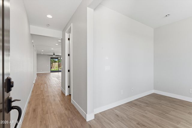 5618 W MAUNA LOA Lane, Glendale, AZ 85306