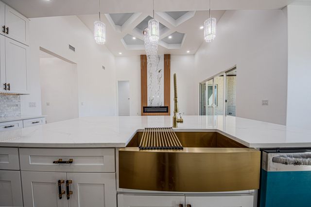 1001 Henry Way, Springtown, TX 76082