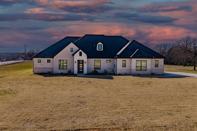 1001 Henry Way, Springtown, TX 76082