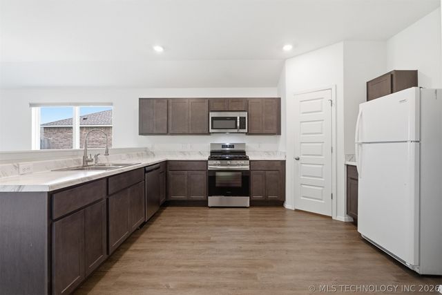 27807 E 114th Place S, Coweta, OK 74429