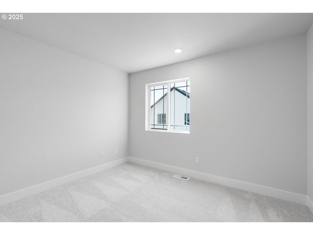 7711 Nw ELEANOR Ave, Portland, OR 97229