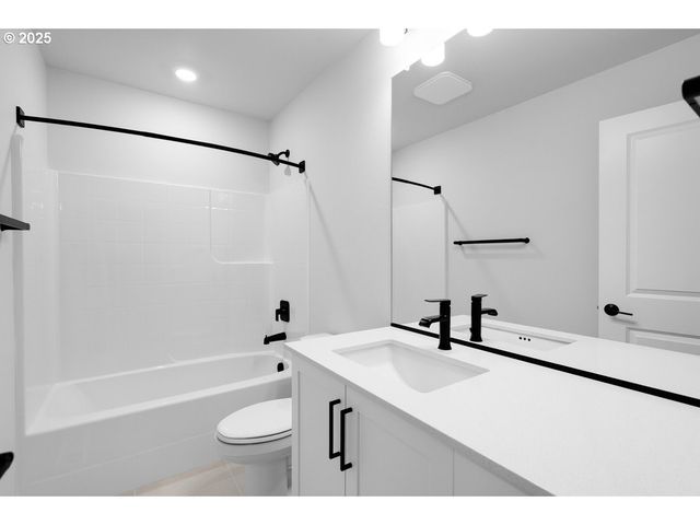 7711 Nw ELEANOR Ave, Portland, OR 97229