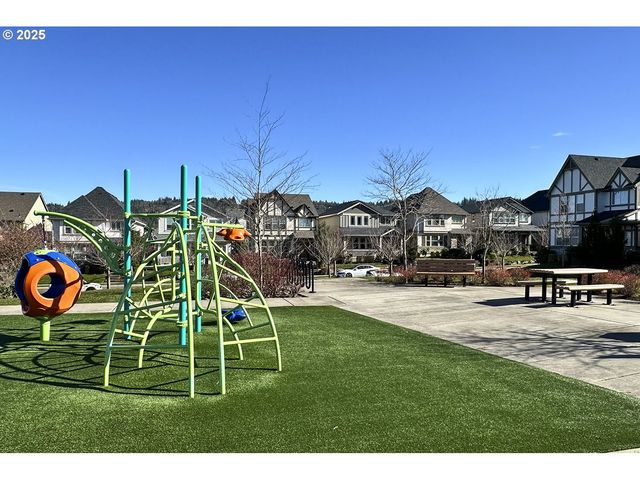 7711 Nw ELEANOR Ave, Portland, OR 97229