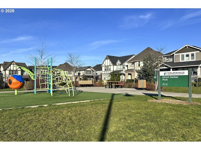 7711 Nw ELEANOR Ave, Portland, OR 97229