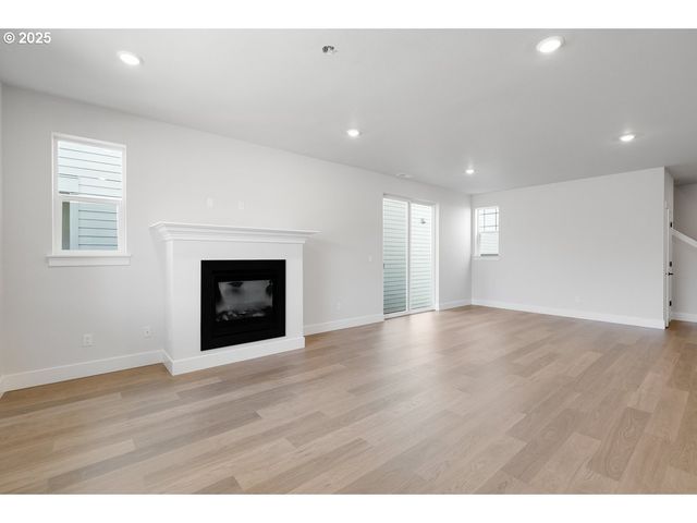 7711 Nw ELEANOR Ave, Portland, OR 97229