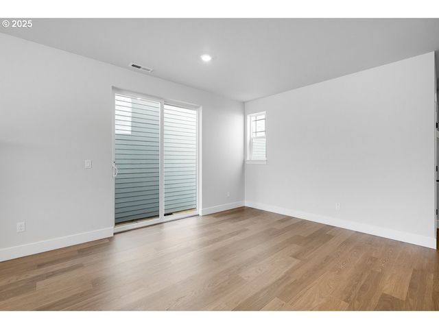 7711 Nw ELEANOR Ave, Portland, OR 97229