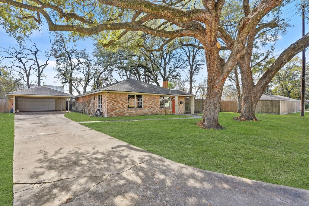 10615 Brinwood Drive, Houston, TX 77043