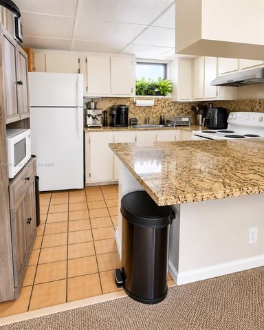 8290 Lake Drive 426, Doral, FL 33166