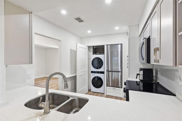 5606 BLUE SHADOWS COURT 10, Orlando, FL 32811