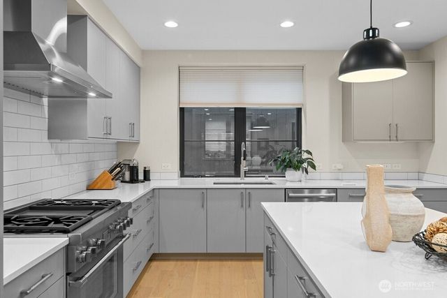 11223 NE 13th Lane, Bellevue, WA 98004