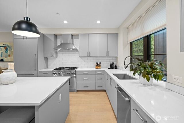 11223 NE 13th Lane, Bellevue, WA 98004