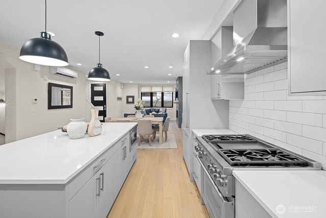 11223 NE 13th Lane, Bellevue, WA 98004