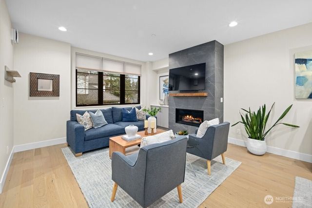 11223 NE 13th Lane, Bellevue, WA 98004