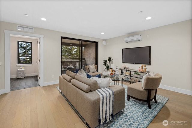 11223 NE 13th Lane, Bellevue, WA 98004