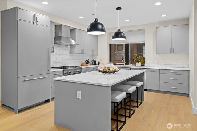 11223 NE 13th Lane, Bellevue, WA 98004