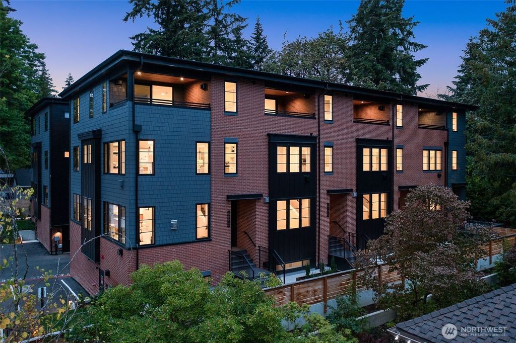 11223 NE 13th Lane, Bellevue, WA 98004