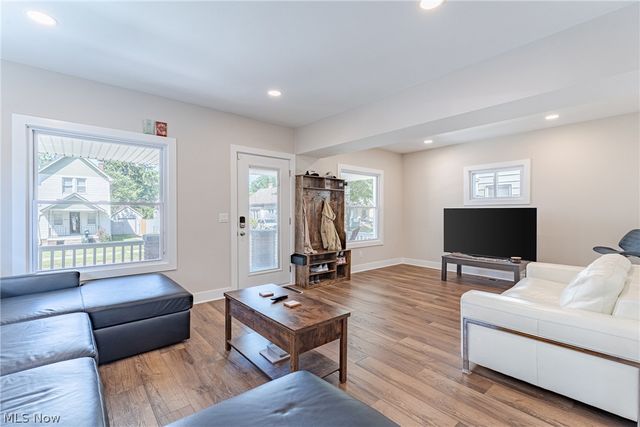 3297 W 127th Street, Cleveland, OH 44111