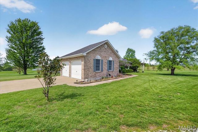 506 Windy Hill Road, Elsberry, MO 63343