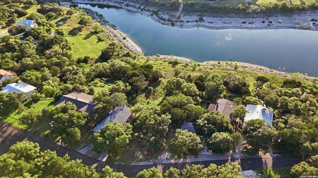 1170 VILLAGE SHORE DR, Canyon Lake, TX 78133