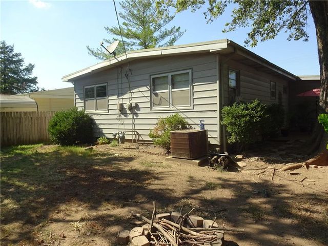 1009 W Oak Street, Independence, KS 67301