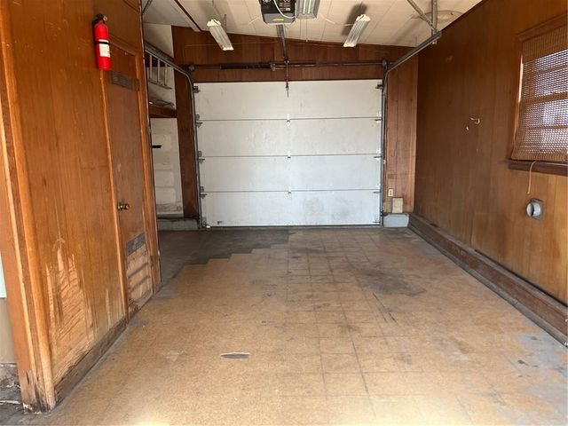 1009 W Oak Street, Independence, KS 67301