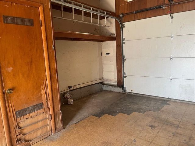 1009 W Oak Street, Independence, KS 67301