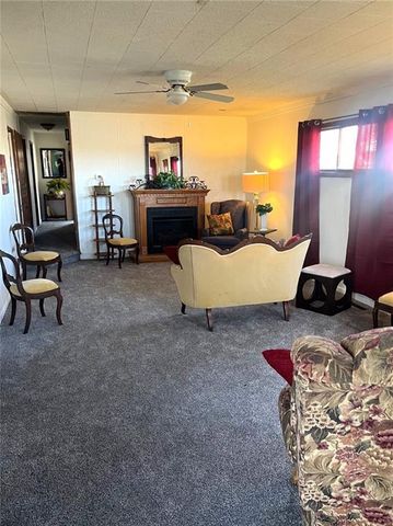 1009 W Oak Street, Independence, KS 67301