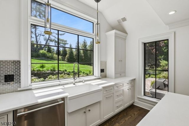 210 Mendham Rd, Bernardsville Boro, NJ 07924