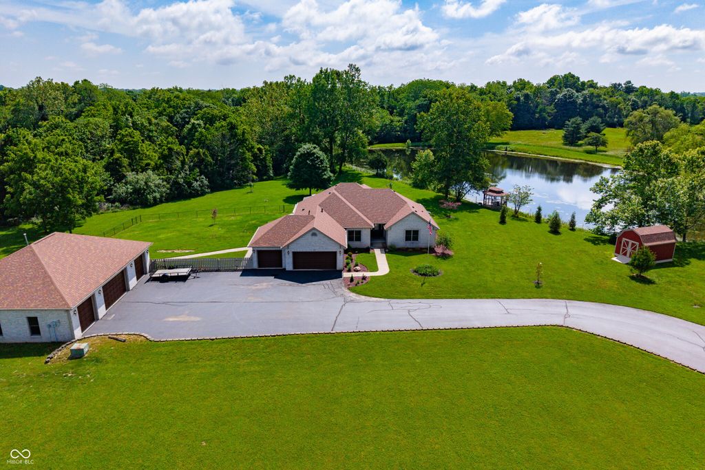 6861 S Nineveh Road, Trafalgar, IN 46181
