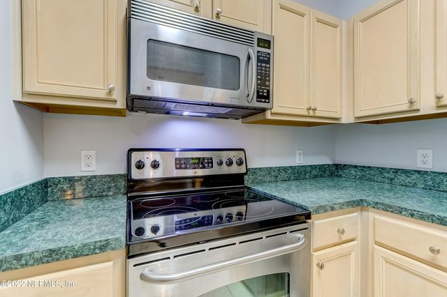 8601 BEACH Boulevard 912, Jacksonville, FL 32216
