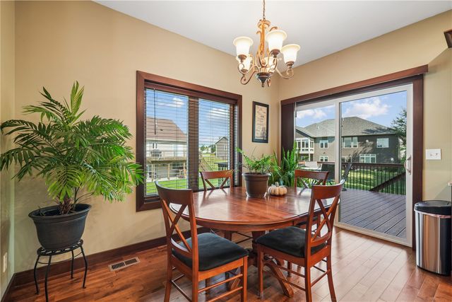 909 Aster Ct, Fairfax, IA 52228
