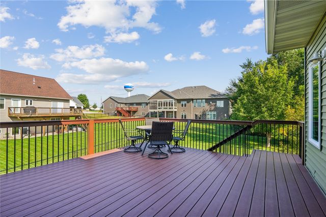 909 Aster Ct, Fairfax, IA 52228