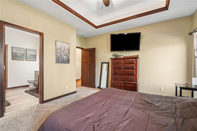 909 Aster Ct, Fairfax, IA 52228