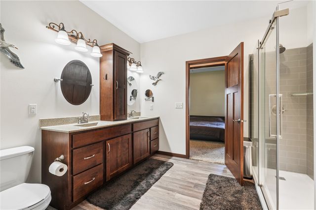 909 Aster Ct, Fairfax, IA 52228