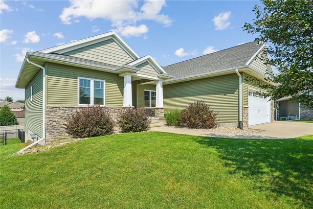 909 Aster Ct, Fairfax, IA 52228