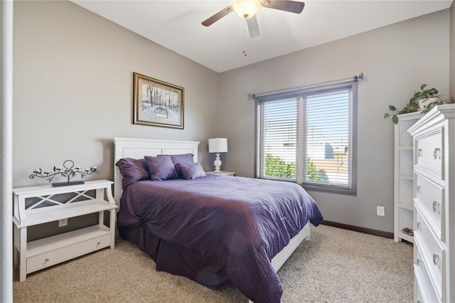 909 Aster Ct, Fairfax, IA 52228