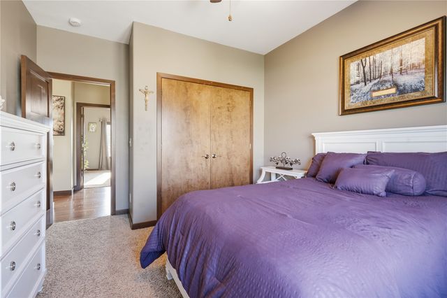 909 Aster Ct, Fairfax, IA 52228
