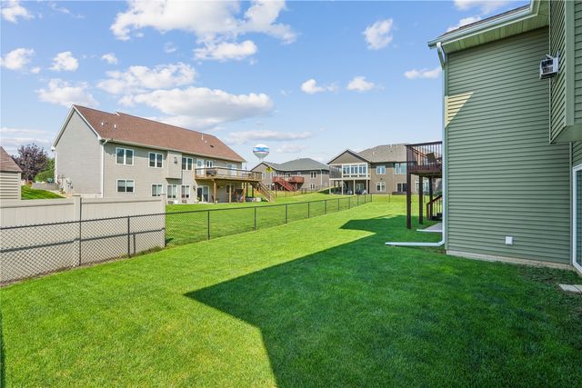 909 Aster Ct, Fairfax, IA 52228