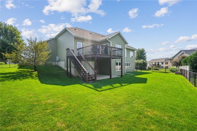 909 Aster Ct, Fairfax, IA 52228