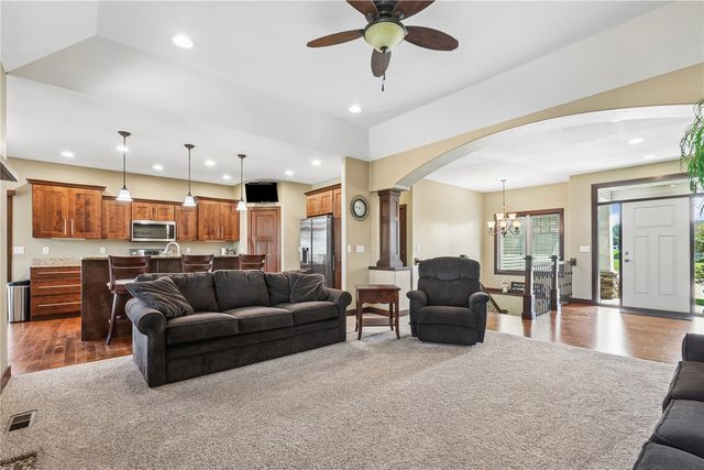 909 Aster Ct, Fairfax, IA 52228