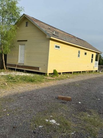 406 County Road 5015, Cleveland, TX 77327
