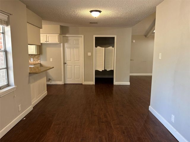 1805 King Arthur Court, Pinehurst, TX 77630