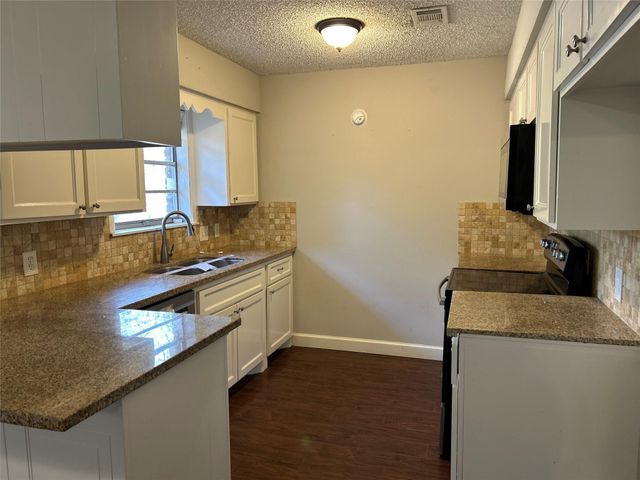 1805 King Arthur Court, Pinehurst, TX 77630