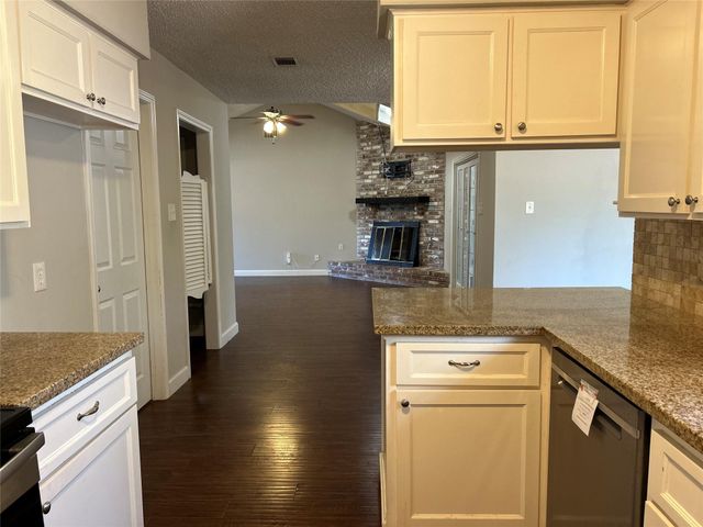 1805 King Arthur Court, Pinehurst, TX 77630