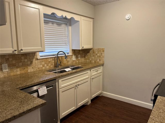 1805 King Arthur Court, Pinehurst, TX 77630